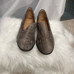 Sofft Tan & Brown Snakeskin Pattern Loafers